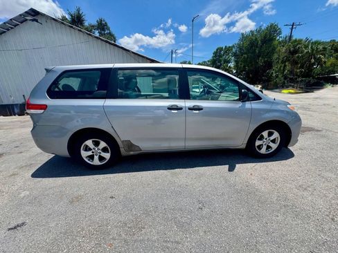 Used 2012 Toyota Sienna FWD image 6