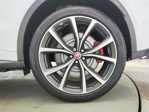 Used 2020 Jaguar F-PACE SVR image 42