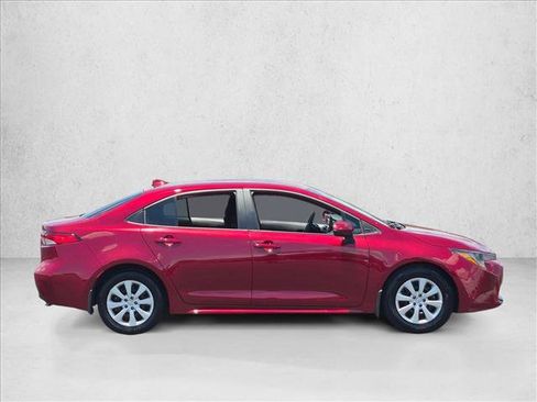 Used 2025 Toyota Corolla LE FWD image 4