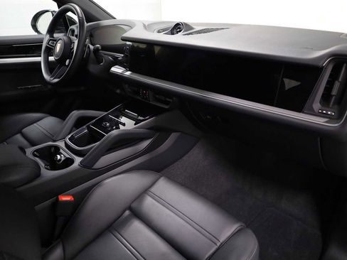 Certified 2024 Porsche Cayenne Coupe image 6