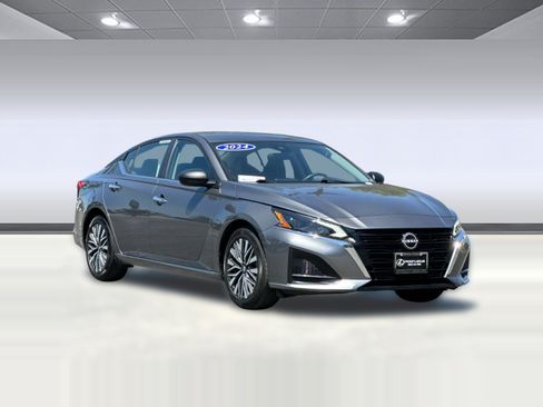 Used 2024 Nissan Altima 2.5 SV FWD image 6