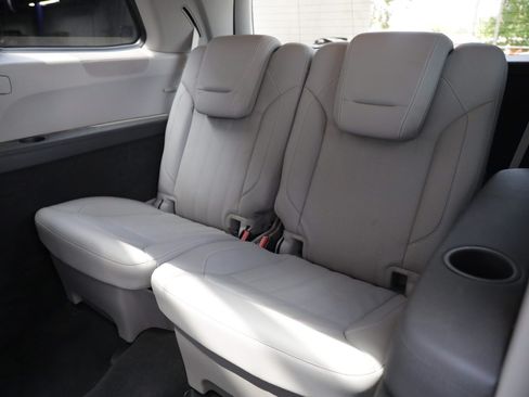 Used 2015 Mercedes-Benz GL 450 4MATIC image 27
