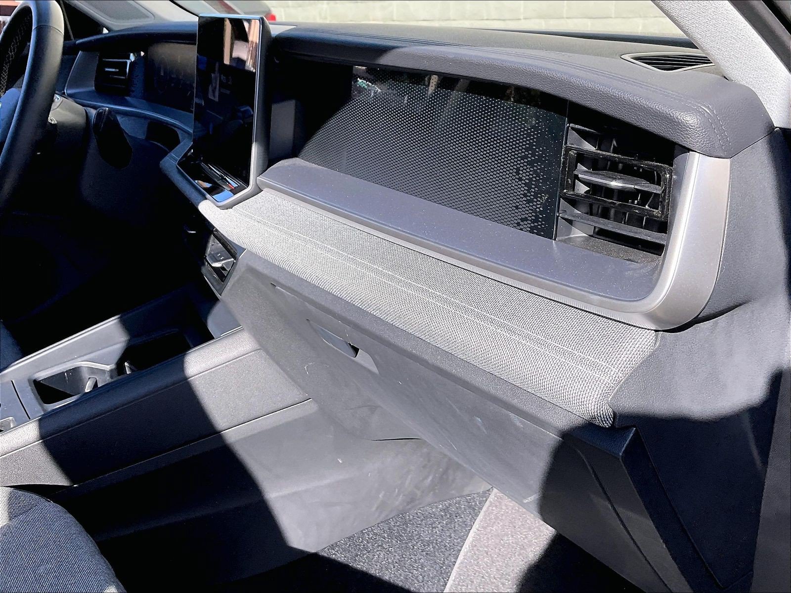 Certified 2025 Volkswagen Tiguan S FWD image 15