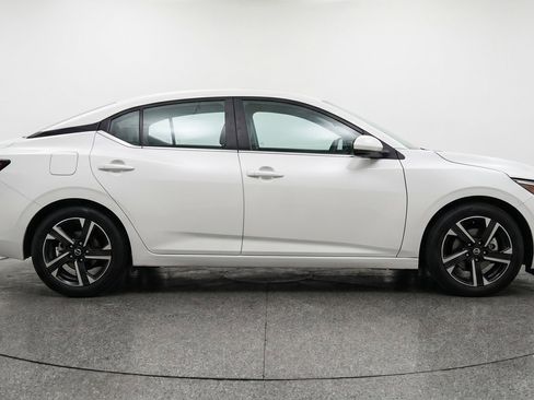 Used 2025 Nissan Sentra SV FWD image 11
