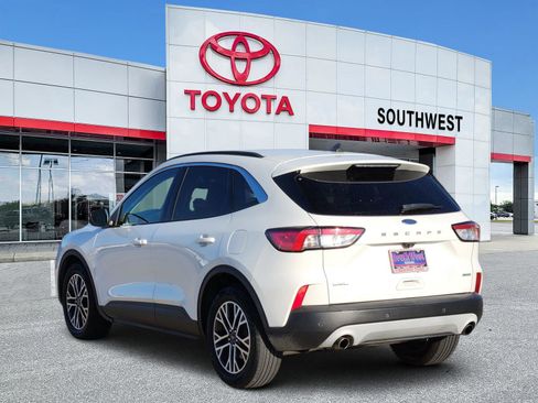 Used 2020 Ford Escape SEL image 4