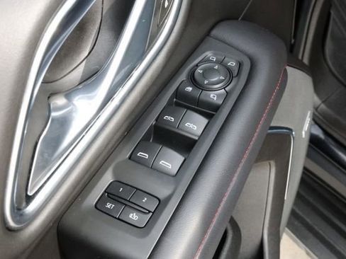 Used 2021 Chevrolet Suburban RST w/ Luxury Package image 26