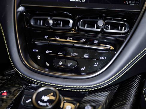 Used 2024 Aston Martin DBX 707 image 31