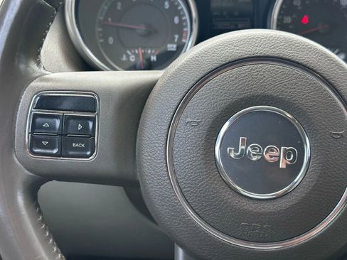 Used 2012 Jeep Grand Cherokee Laredo w/ Laredo E Group image 59