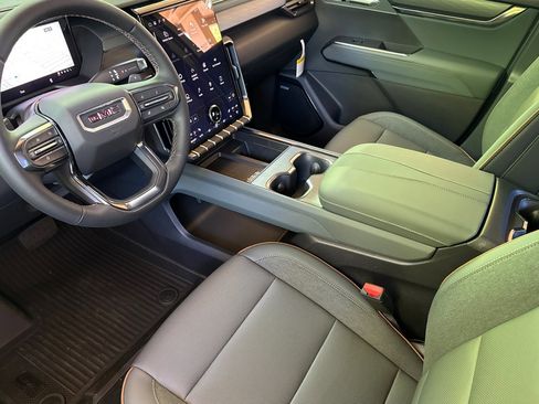 New 2026 GMC Acadia AT4 w/ LPO, Floor Liner Package AWD/4WD image 11