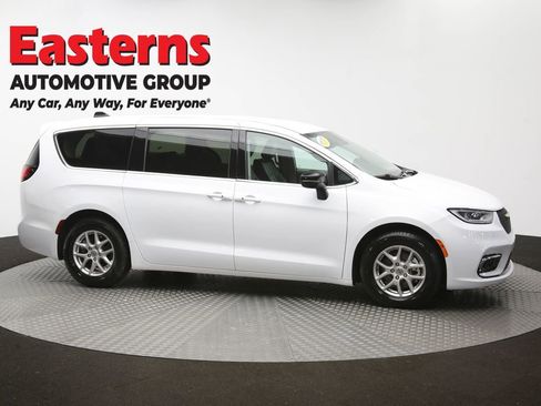Used 2024 Chrysler Pacifica Touring-L FWD image 48