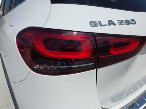 Certified 2021 Mercedes-Benz GLA 250 image 32