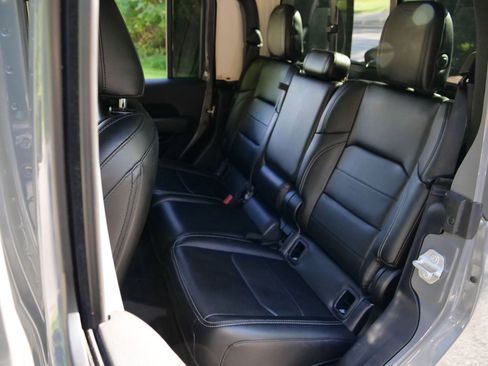 Used 2020 Jeep Gladiator Overland image 24