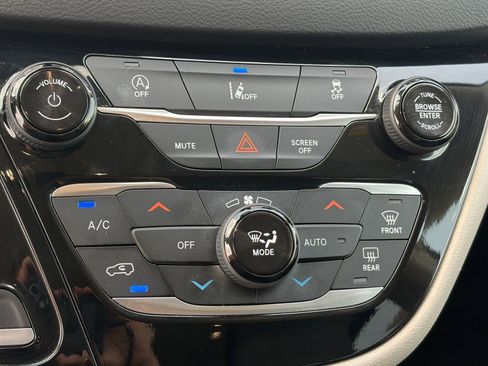 Used 2022 Chrysler Pacifica Touring-L FWD image 29
