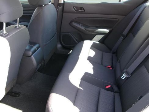 Used 2024 Nissan Altima 2.5 SV FWD image 10