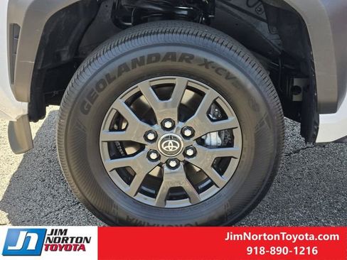 Used 2025 Toyota 4Runner SR5 AWD/4WD image 12