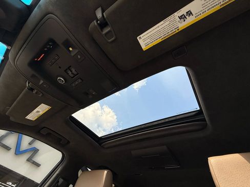 Used 2019 Cadillac Escalade Platinum image 32