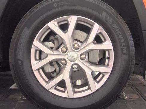 Used 2022 Jeep Grand Cherokee Limited RWD image 12