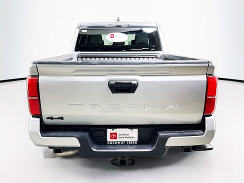 Used 2025 Toyota Tacoma TRD Sport AWD/4WD image 4