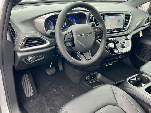 New 2026 Chrysler Pacifica Select w/ S Appearance Package image 16