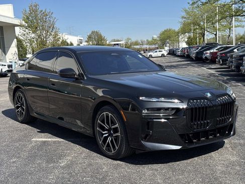 Certified 2023 BMW 760i xDrive w/ Executive Package AWD/4WD image 3