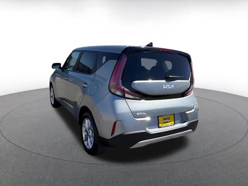 Used 2025 Kia Soul LX w/ LX Technology Package FWD image 11