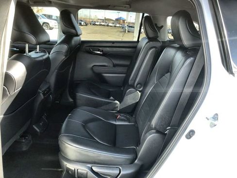 Used 2024 Toyota Highlander XLE image 22