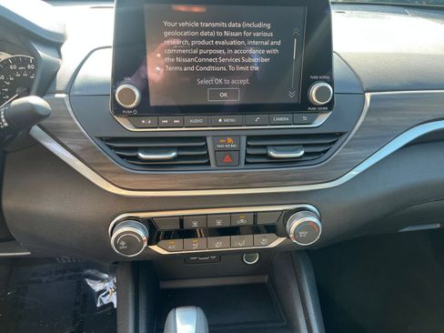 Used 2025 Nissan Altima 2.5 SV FWD image 20