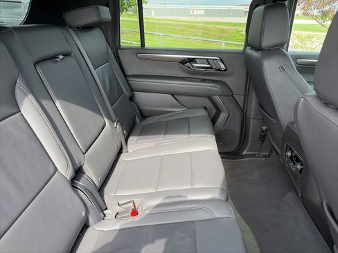 Used 2025 Chevrolet Suburban Z71 AWD/4WD image 36