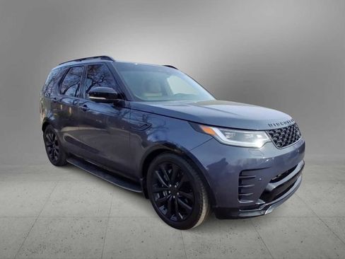 Used 2024 Land Rover Discovery Dynamic SE image 2