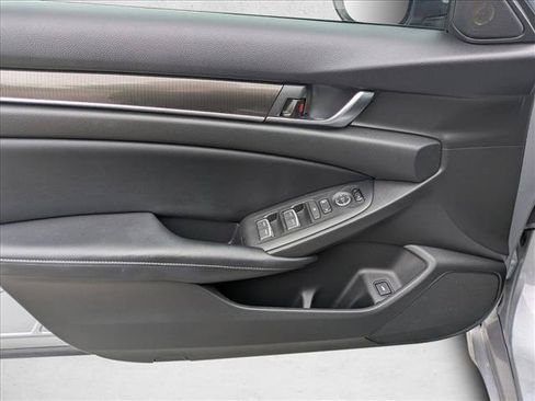 Used 2018 Honda Accord Sport image 11