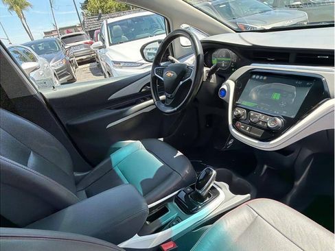 Used 2020 Chevrolet Bolt Premier w/ Infotainment Package FWD image 6