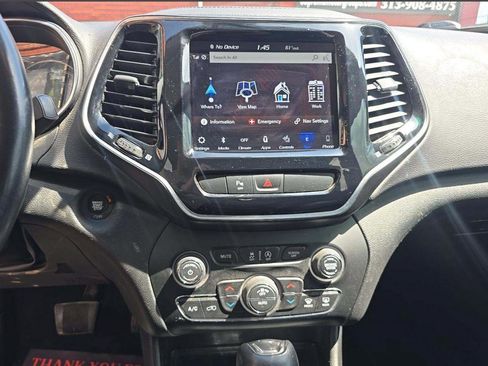 Used 2019 Jeep Cherokee Limited image 3