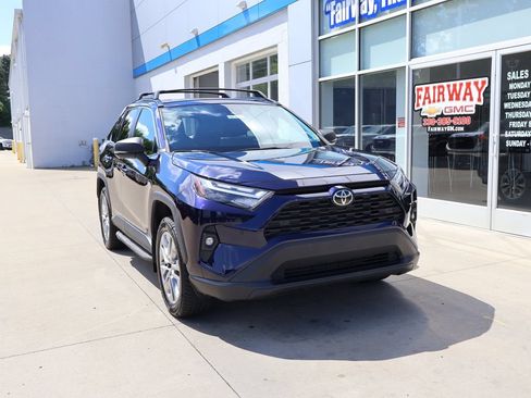 Used 2023 Toyota RAV4 XLE Premium AWD/4WD image 2