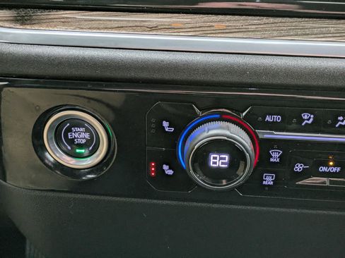 Used 2024 Chevrolet Silverado 1500 LT image 7