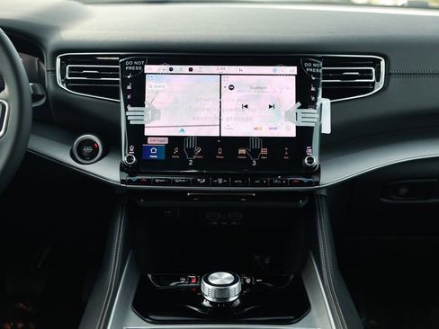 New 2026 Jeep Grand Wagoneer L 2WD image 25