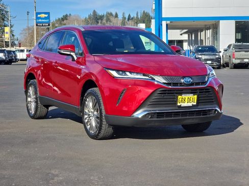 Used 2021 Toyota Venza XLE w/ Softex Package image 2