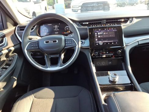 Certified 2023 Jeep Grand Cherokee Laredo AWD/4WD image 14
