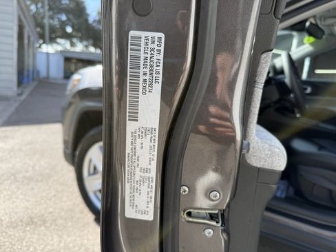 Used 2022 Jeep Compass Latitude image 13