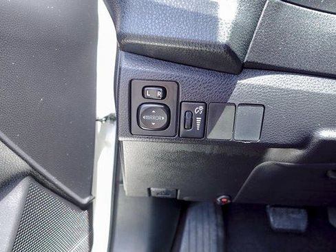 Used 2015 Toyota Corolla L FWD image 12