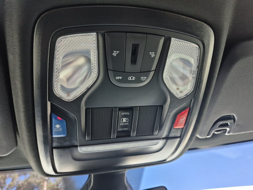 Used 2024 RAM 2500 Tradesman w/ Chrome Appearance Group AWD/4WD image 19