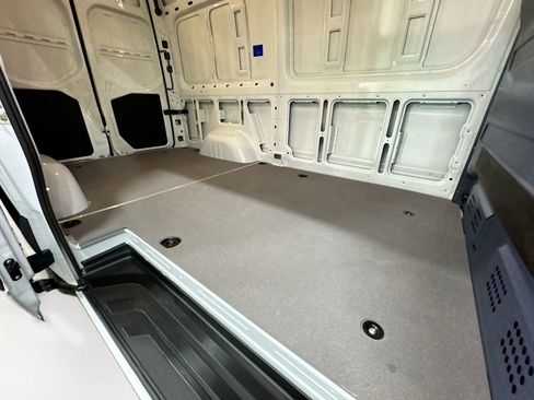 Used 2025 Mercedes-Benz Sprinter 2500 image 14
