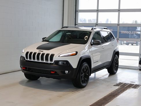 Used 2018 Jeep Cherokee Trailhawk w/ Comfort/Convenience Group image 6