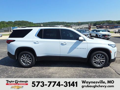 Used 2023 Chevrolet Traverse LT FWD image 9