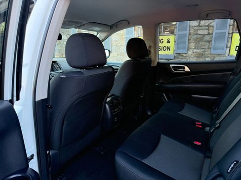 Used 2018 Nissan Pathfinder SV w/ SV Tech Package image 20