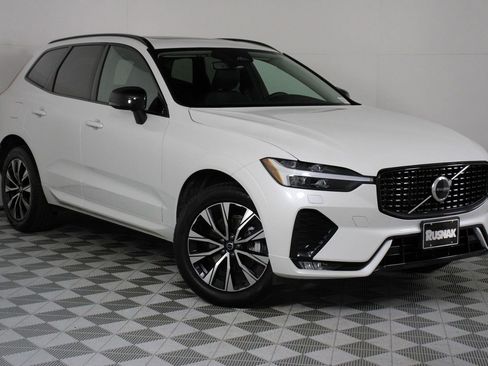Certified 2025 Volvo XC60 B5 Core image 34