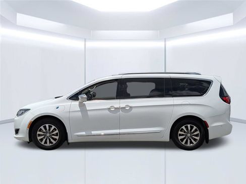 Used 2020 Chrysler Pacifica Limited w/ Advanced Safetytec Group FWD image 2