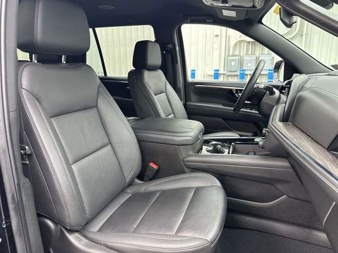 Used 2025 Chevrolet Tahoe LT AWD/4WD image 28