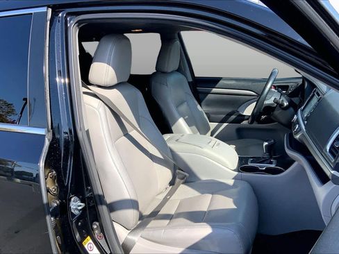 Used 2018 Toyota Highlander Limited FWD image 7