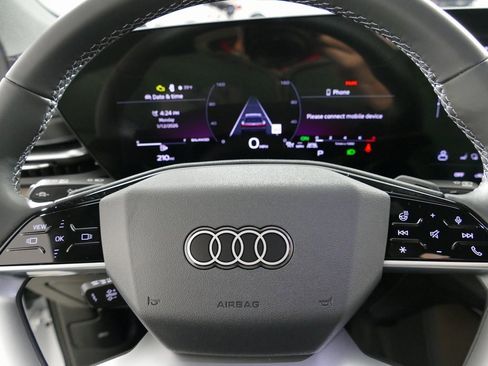 Used 2025 Audi Q5 Premium w/ Convenience Package image 16