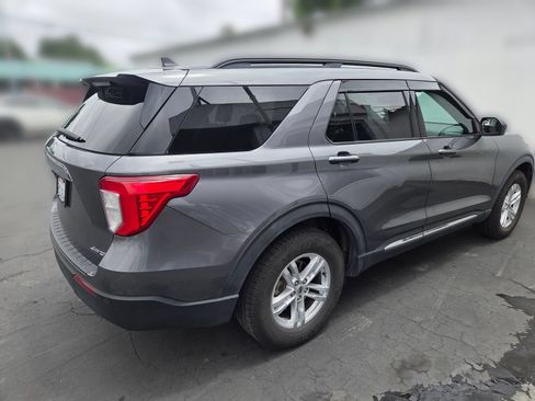 Used 2021 Ford Explorer XLT AWD/4WD image 5
